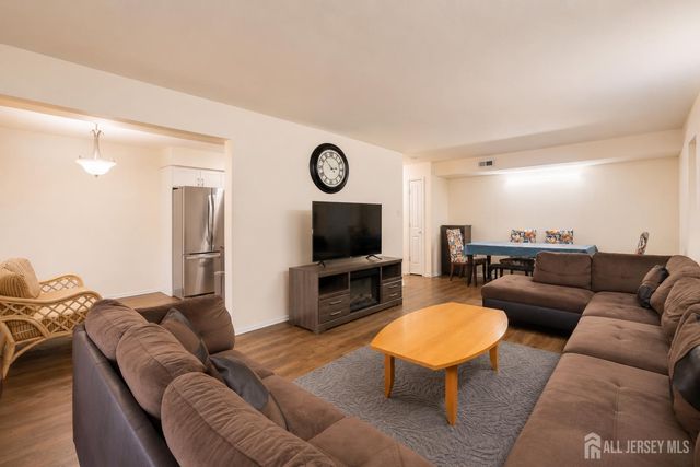 201 Edison Glen Terrace, Edison, NJ 08837