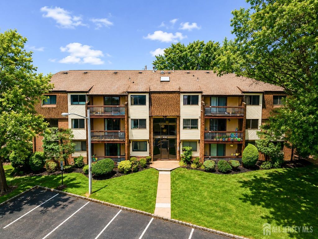 201 Edison Glen Terrace, Edison, NJ 08837