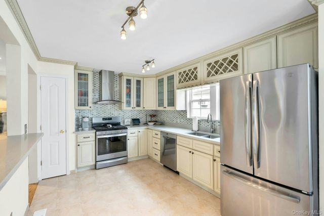 52 Edgewood Road, Port Washington, NY 11050