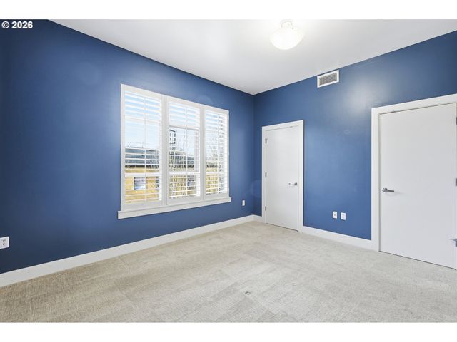 1930 Nw IRVING St 302, Portland, OR 97209