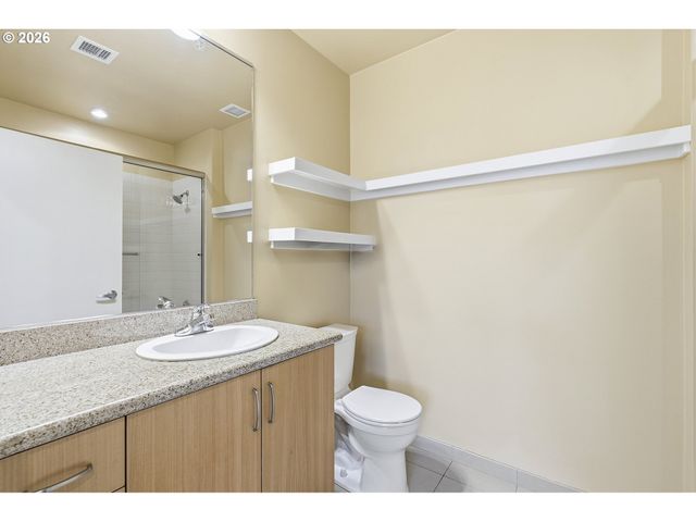 1930 Nw IRVING St 302, Portland, OR 97209