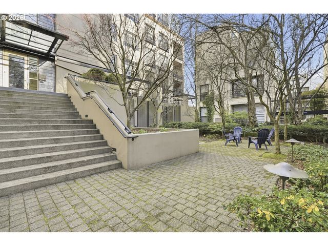 1930 Nw IRVING St 302, Portland, OR 97209