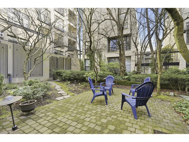 1930 Nw IRVING St 302, Portland, OR 97209