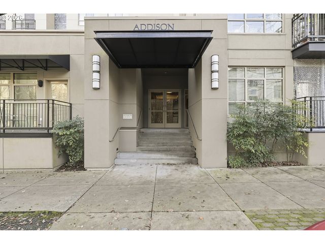 1930 Nw IRVING St 302, Portland, OR 97209