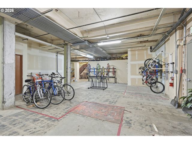 1930 Nw IRVING St 302, Portland, OR 97209