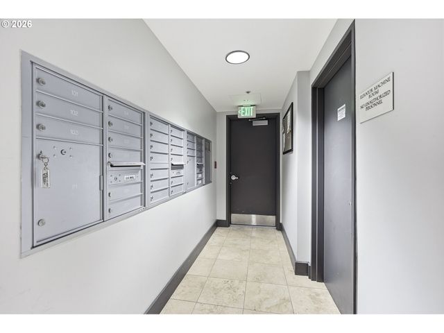 1930 Nw IRVING St 302, Portland, OR 97209