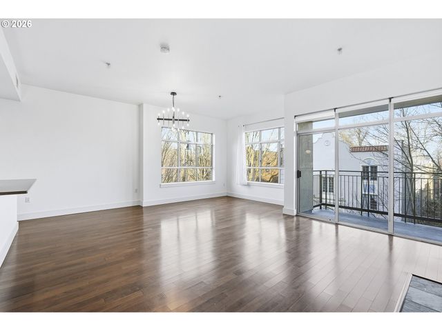 1930 Nw IRVING St 302, Portland, OR 97209