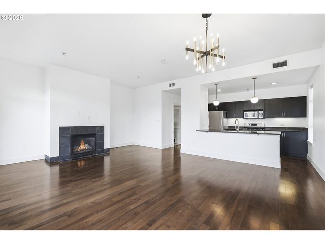 1930 Nw IRVING St 302, Portland, OR 97209