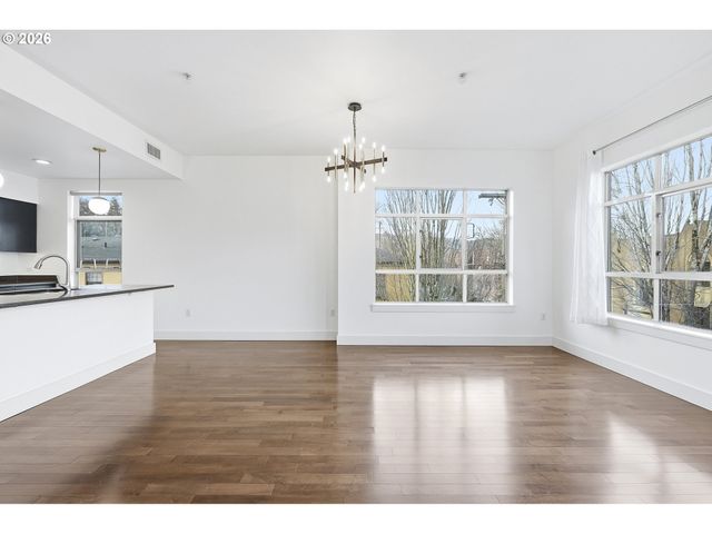 1930 Nw IRVING St 302, Portland, OR 97209