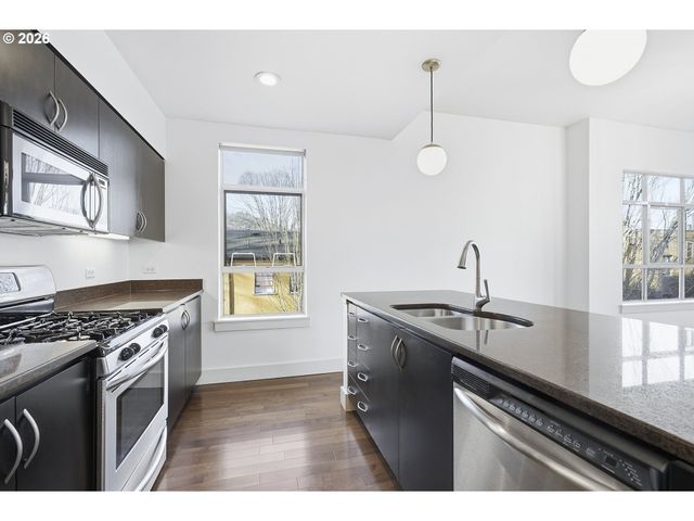 1930 Nw IRVING St 302, Portland, OR 97209