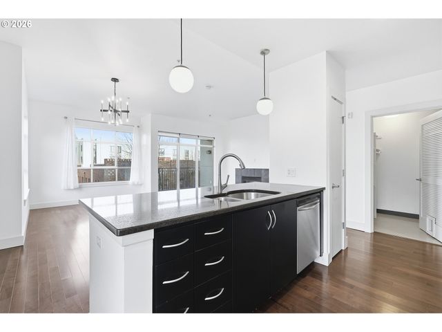 1930 Nw IRVING St 302, Portland, OR 97209