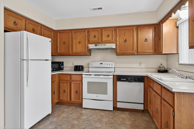 11728 Amber Le Drive, Warren, MI 48093