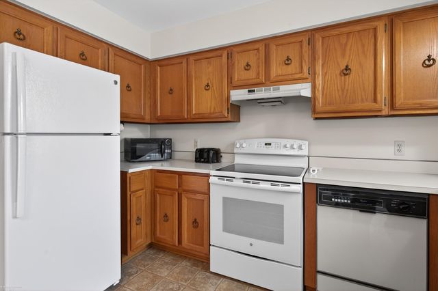 11728 Amber Le Drive, Warren, MI 48093