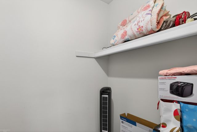 11728 Amber Le Drive, Warren, MI 48093