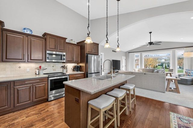 441 Grandview Drive, Waunakee, WI 53597