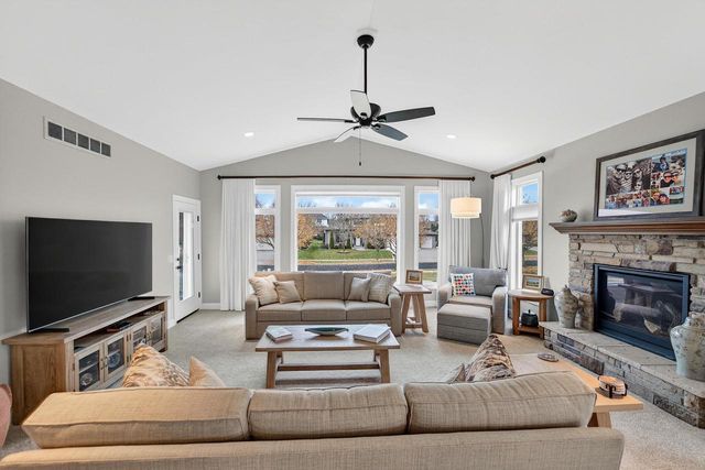 441 Grandview Drive, Waunakee, WI 53597