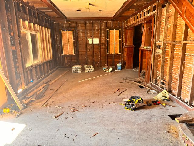 4314 E New York Street, Indianapolis, IN 46201