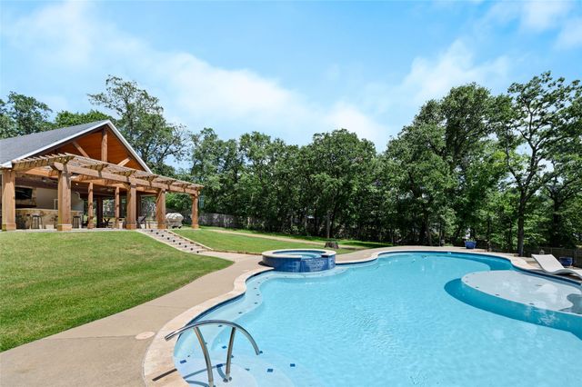 525 County Road 2317, Mineola, TX 75773