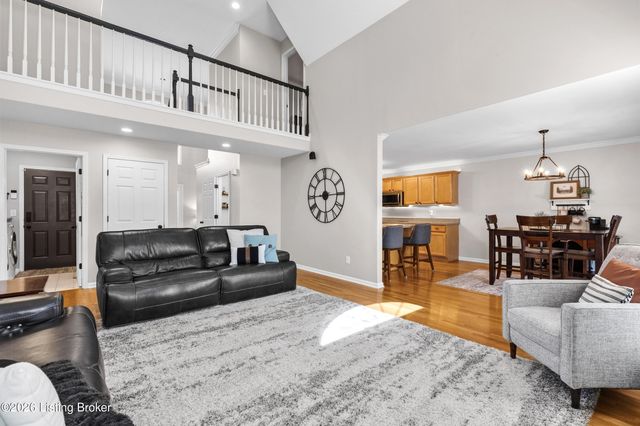 13700 Lake Spring Dr, Louisville, KY 40299