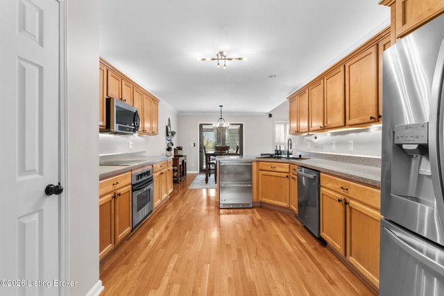 13700 Lake Spring Dr, Louisville, KY 40299