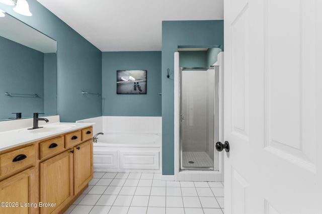 13700 Lake Spring Dr, Louisville, KY 40299