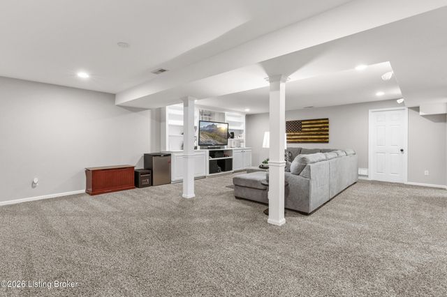 13700 Lake Spring Dr, Louisville, KY 40299