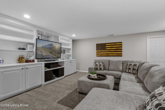 13700 Lake Spring Dr, Louisville, KY 40299