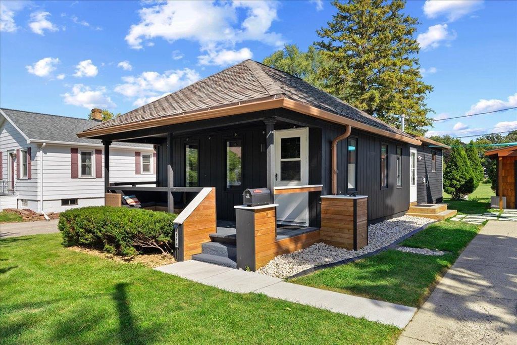1116 LYNDON STREET, Green Bay, WI 54303