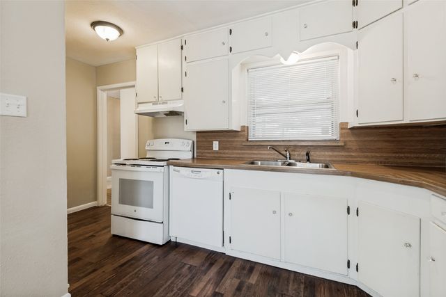 221 Leighton Drive, Terrell, TX 75160