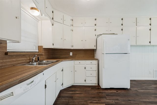 221 Leighton Drive, Terrell, TX 75160