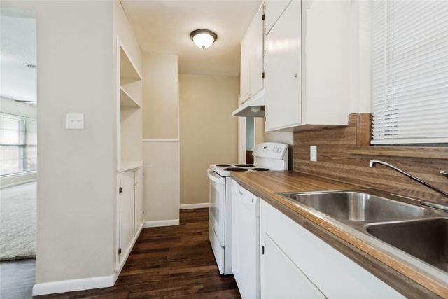 221 Leighton Drive, Terrell, TX 75160