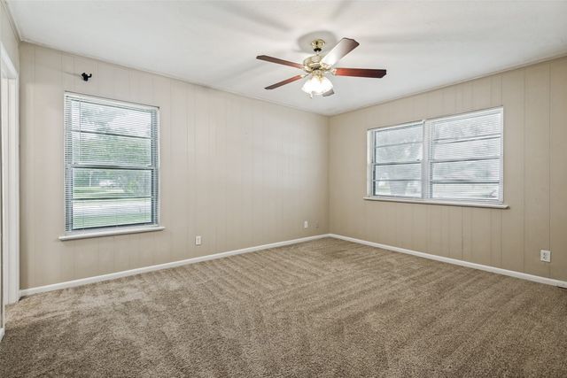 221 Leighton Drive, Terrell, TX 75160