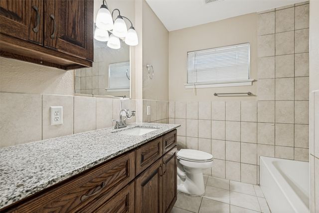 221 Leighton Drive, Terrell, TX 75160