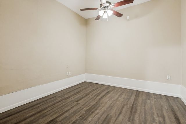 221 Leighton Drive, Terrell, TX 75160
