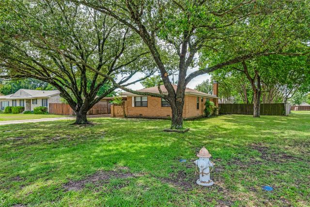 221 Leighton Drive, Terrell, TX 75160