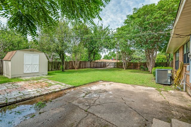 221 Leighton Drive, Terrell, TX 75160