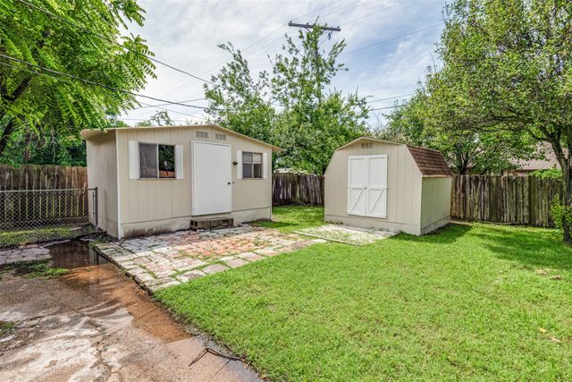 221 Leighton Drive, Terrell, TX 75160