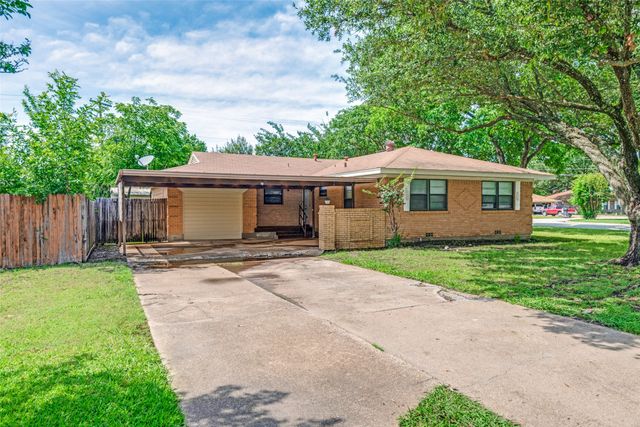 221 Leighton Drive, Terrell, TX 75160