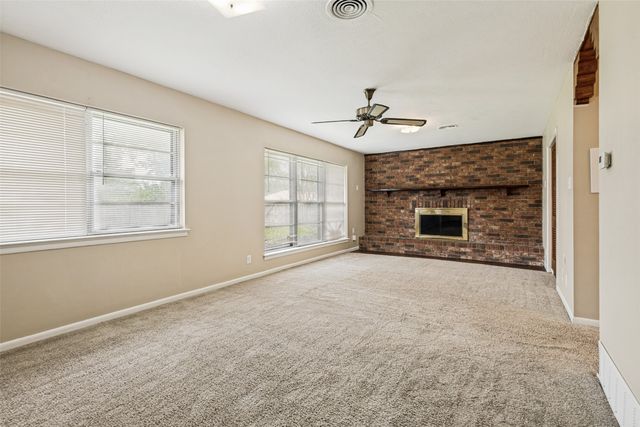 221 Leighton Drive, Terrell, TX 75160