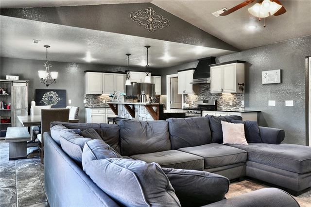 167 Madison 6093, Huntsville, AR 72740