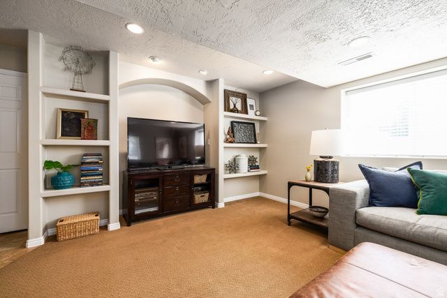 1292 W 2050 S, Woods Cross, UT 84087