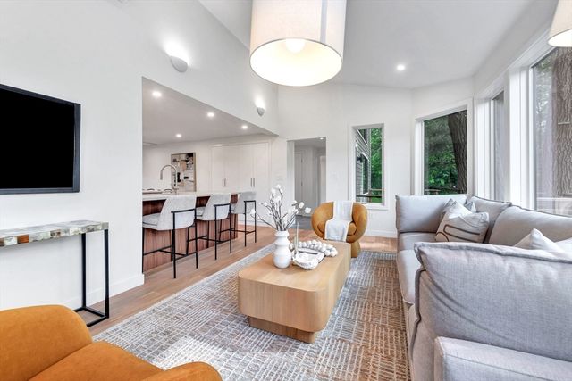 39 Winslow St, Concord, MA 01742