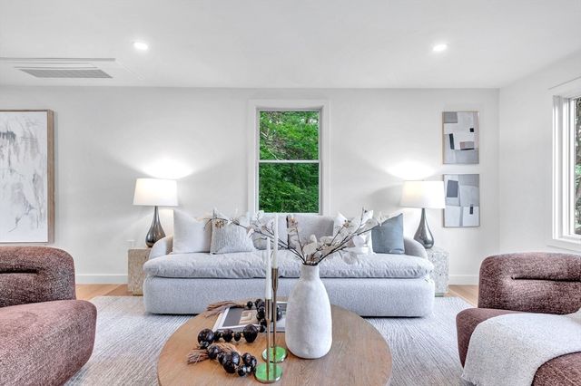 39 Winslow St, Concord, MA 01742