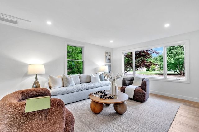 39 Winslow St, Concord, MA 01742