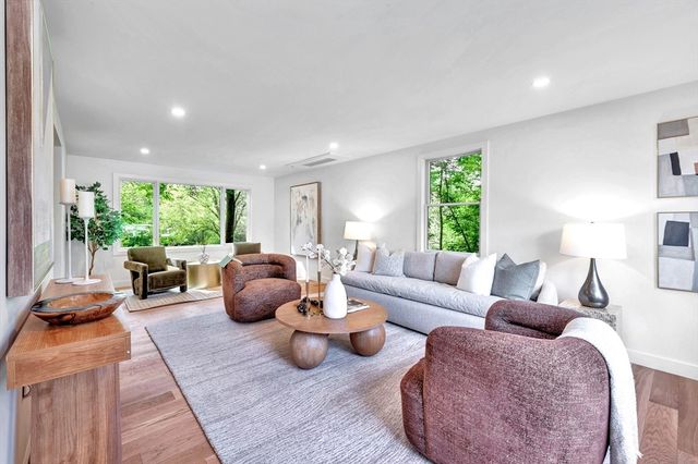 39 Winslow St, Concord, MA 01742