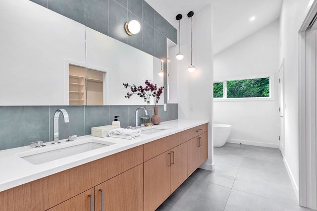 39 Winslow St, Concord, MA 01742