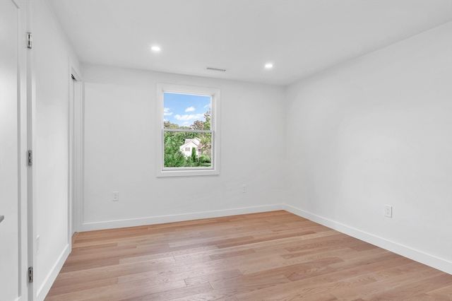 39 Winslow St, Concord, MA 01742