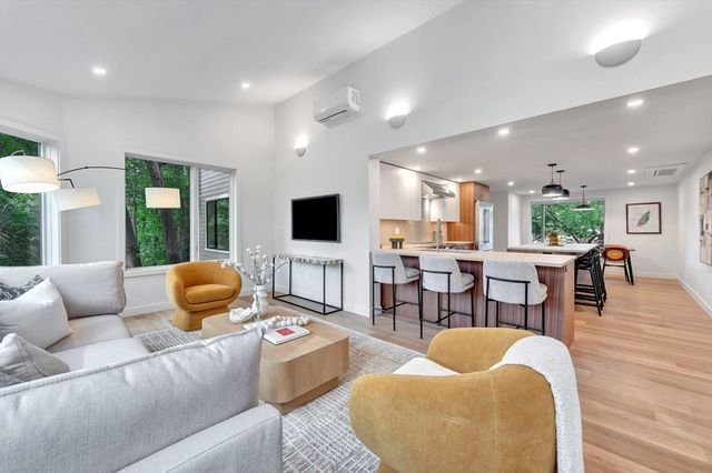39 Winslow St, Concord, MA 01742