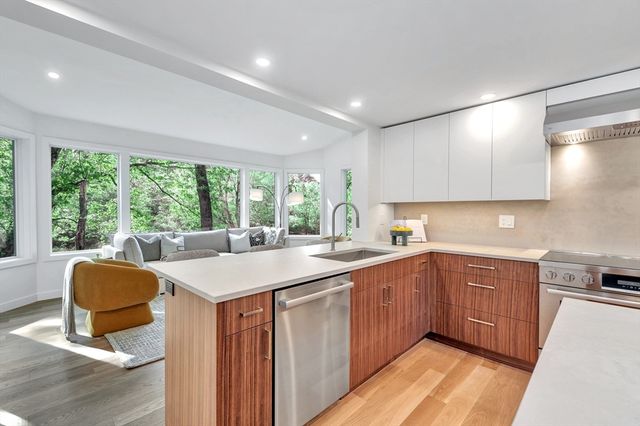 39 Winslow St, Concord, MA 01742