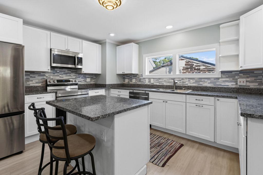 6 Pine Avenue, Old Orchard Beach, ME 04064 — photo 3